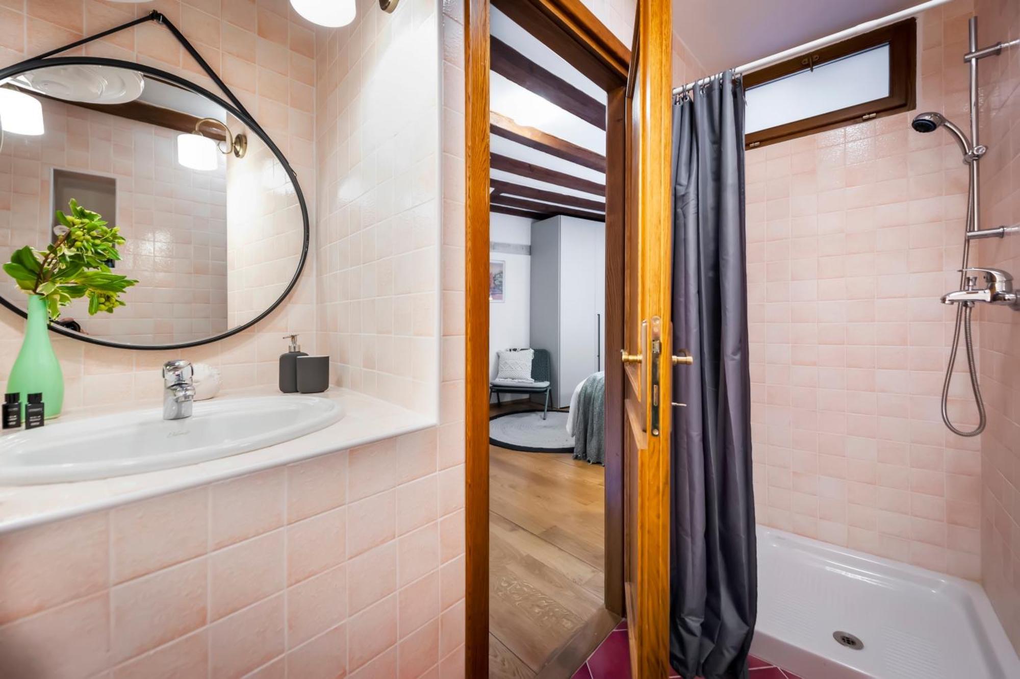 Noemi'S Rooms โรวีน ห้อง รูปภาพ