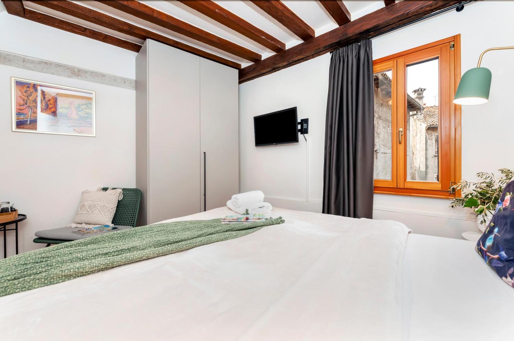Noemi'S Rooms โรวีน ห้อง รูปภาพ