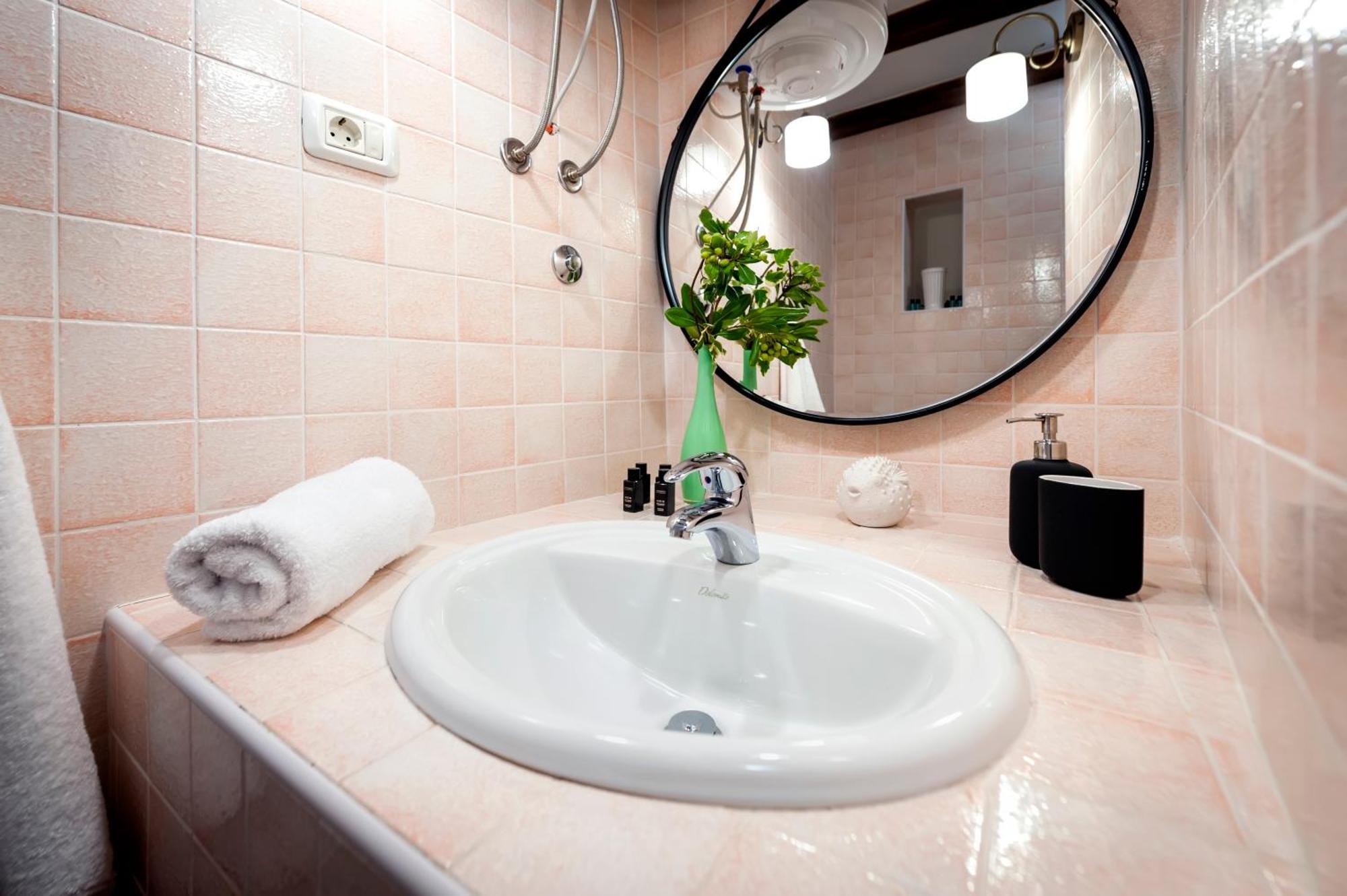 Noemi'S Rooms โรวีน ห้อง รูปภาพ