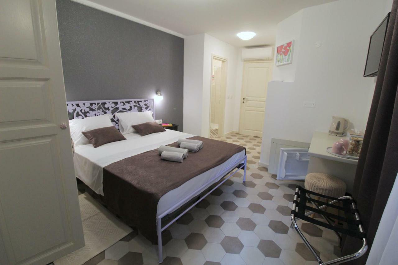Noemi'S Rooms โรวีน ภายนอก รูปภาพ