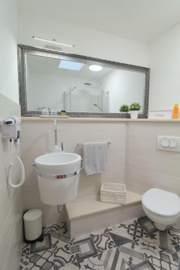 Noemi'S Rooms โรวีน ภายนอก รูปภาพ